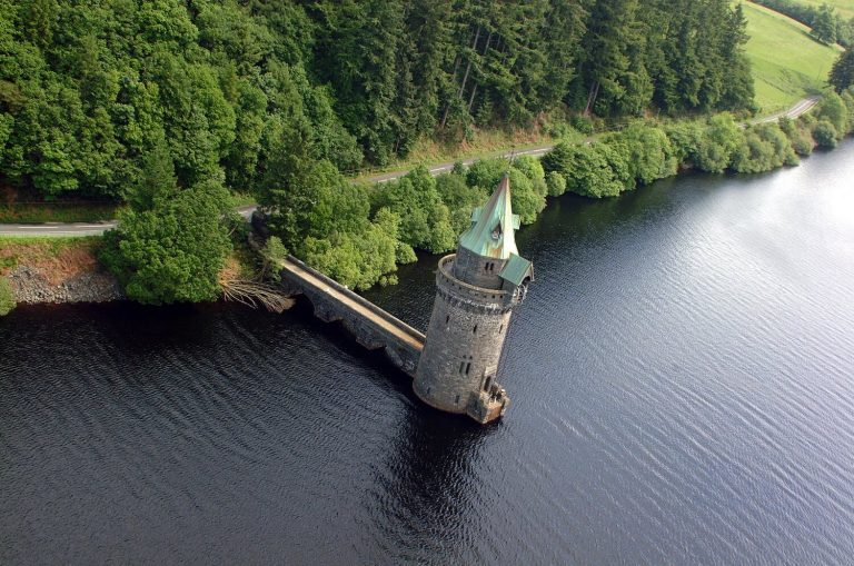 Location photography for advertising, Lake Vyrnwy Hotel, Wales Location photography for advertising, Lake Vyrnwy Hotel, Wales