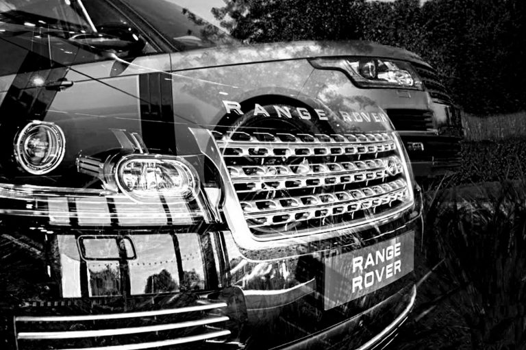 Promotional advertising photography for car dealerships in Birmingham for social media and websites - Range Rover Promotional advertising photography for car dealerships in Birmingham for social media and websites - Range Rover